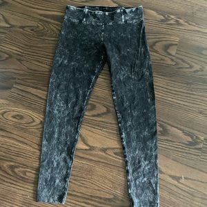 Aritzia Tutula Grey leggings in size M